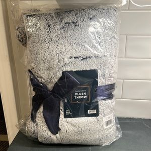 NEW in the bag Plush Throw from Ulta Beauty